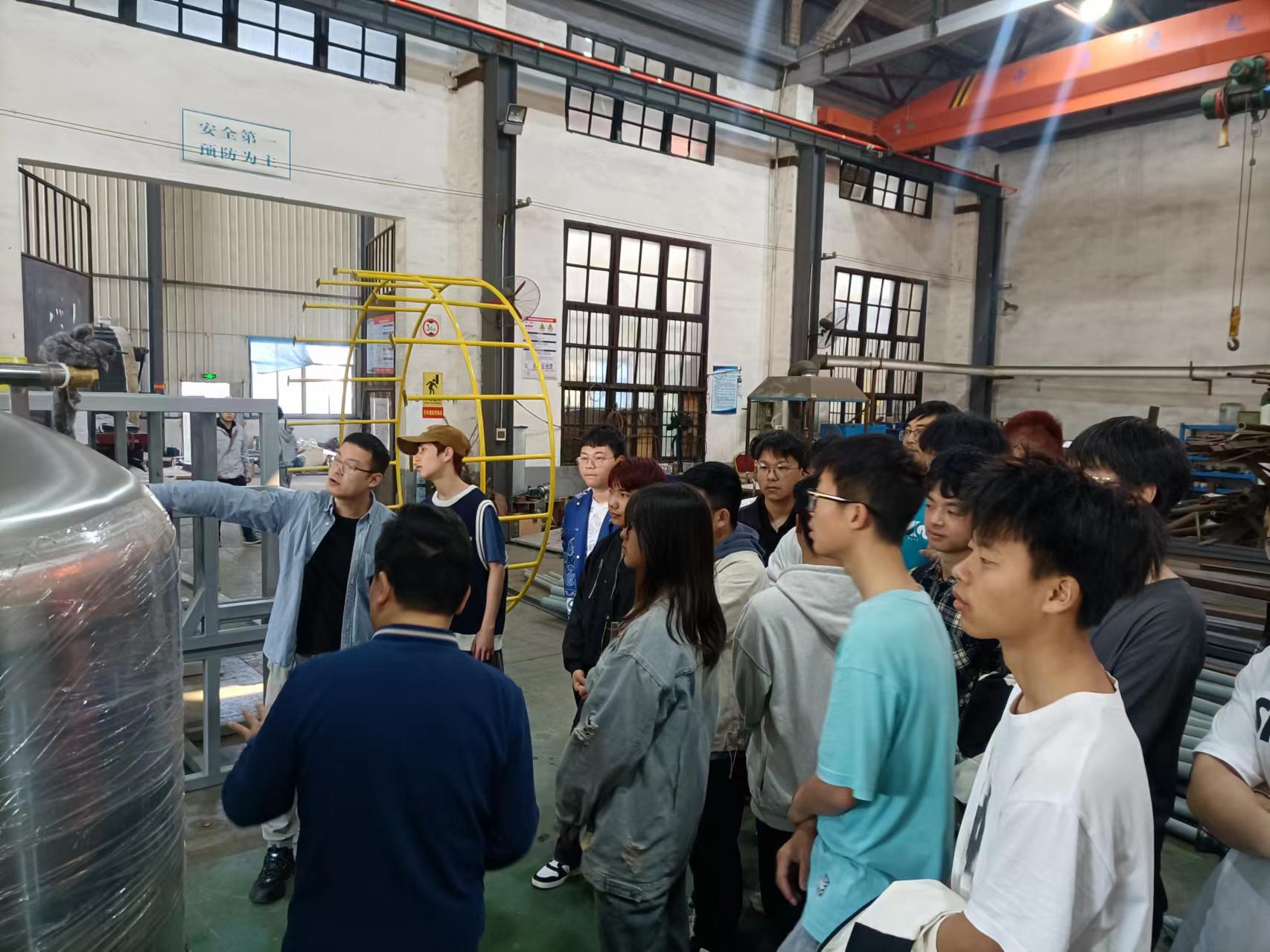 湖南工程学院近200名学生来万搏官方网站_万搏wanbo(中国)
认知实习